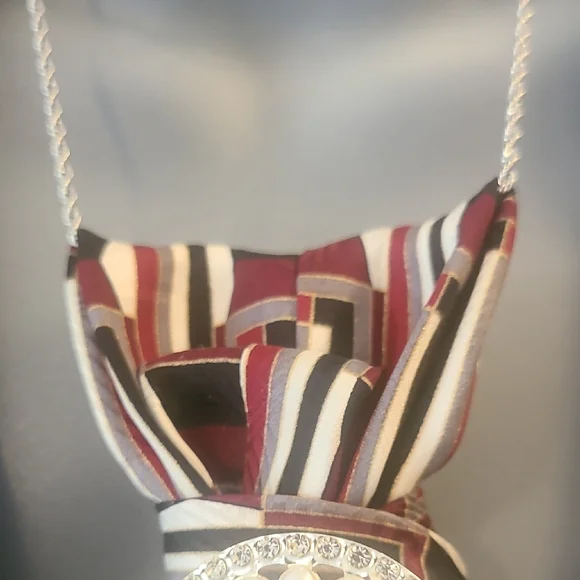 Zylos Elegant Striped Necktie Necklace With Classic Logo Brooch - Picture 6 of 6